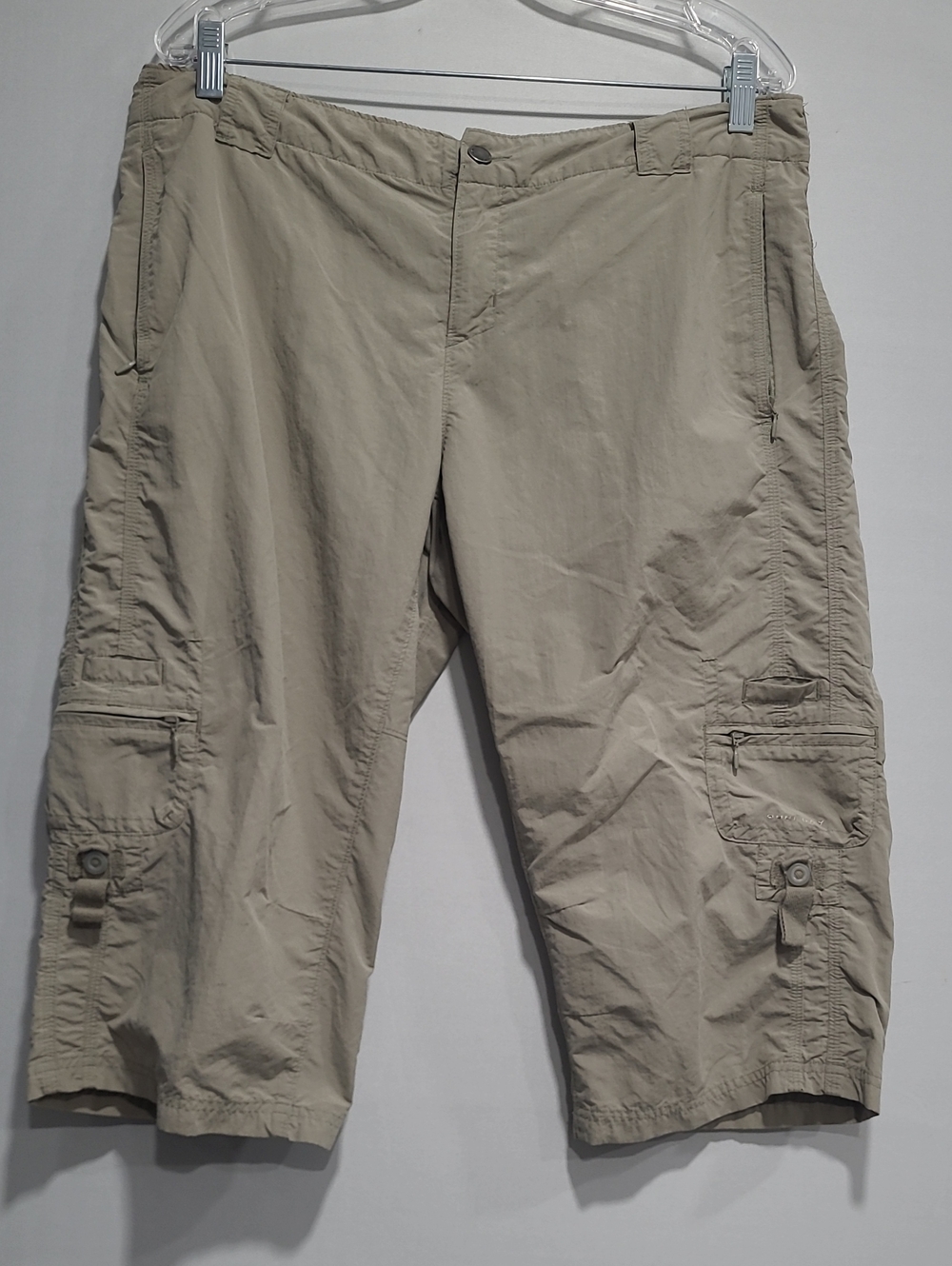 COLUMBIA Titanium Beige Cargo Capri Shorts Sz 14 OMNI DRY Zipper Pocket 36"waist